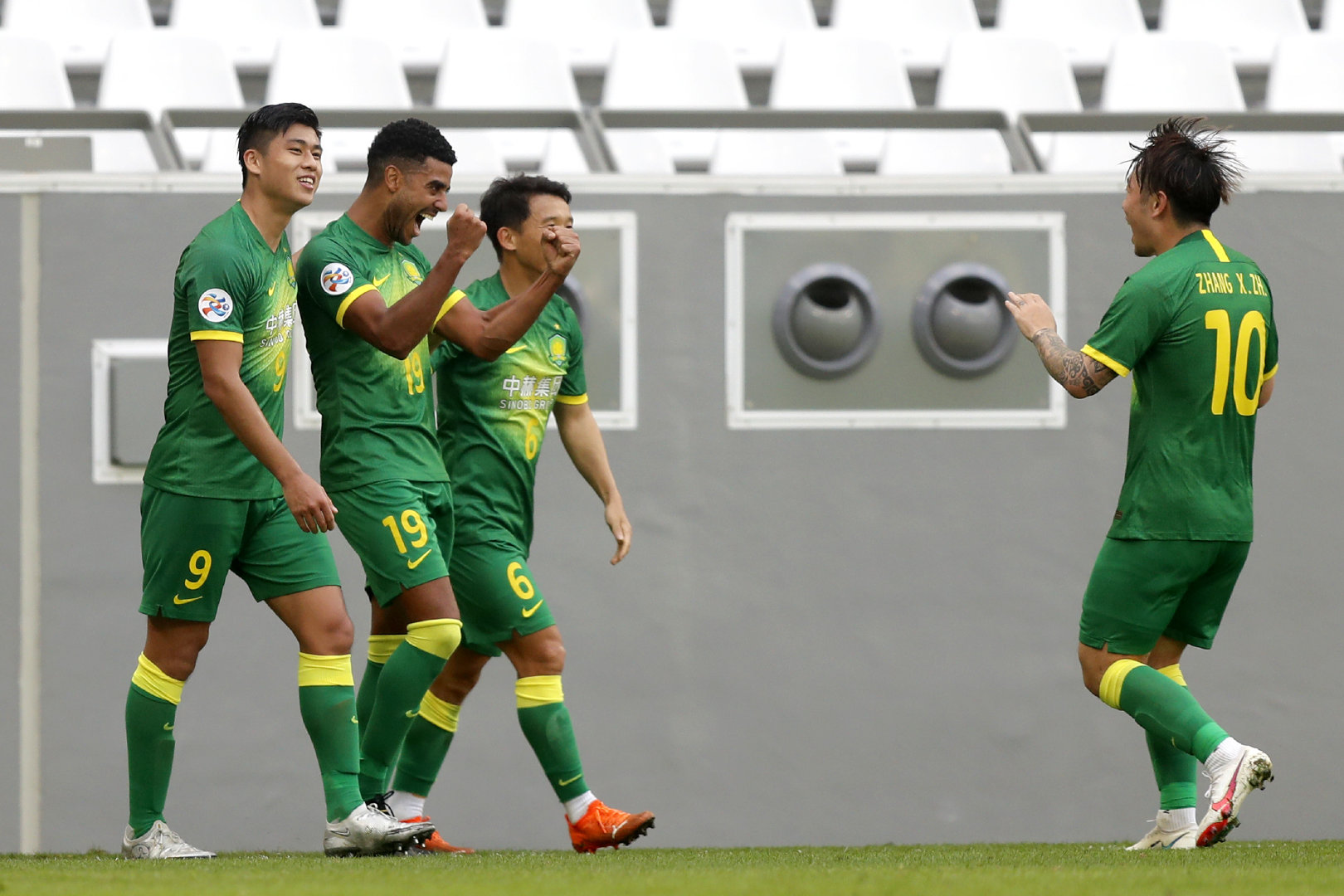 关于里程碑夜北京国安官宣签约；英超今晨刷纪录；管理层满意；纪律约束更严格的信息