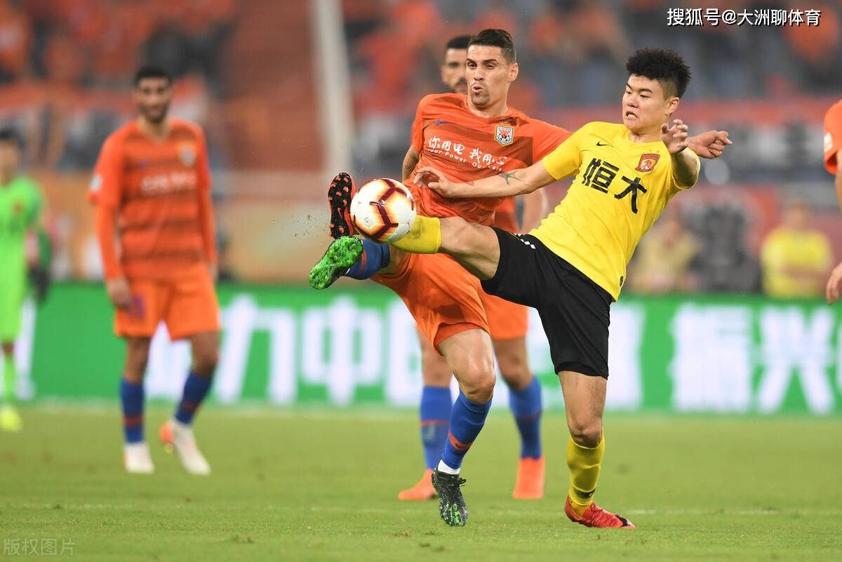 中超集结日走向成谜，瓦伦西亚临场应变，压力陡增，轮换策略成焦点的简单介绍